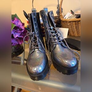 Guess GWFEARNE Holographic Iridescent Lace-Up Combat Boots - Women 8.5 NWOT